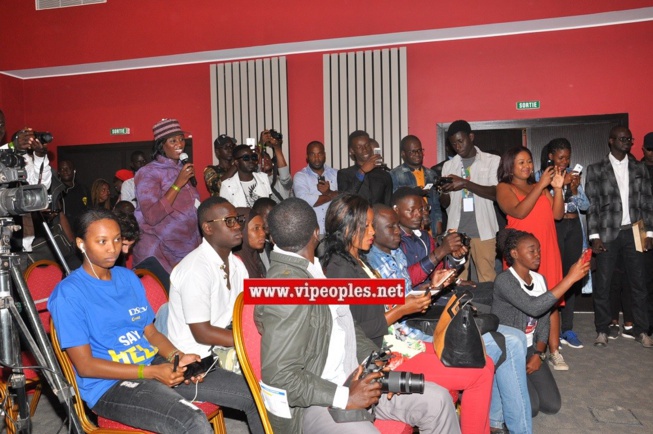 Les images de la conférence de presse de l'artiste Nigerien WIZKID à Dakar. Les images de la conférence de presse de l'artiste Nigerien WIZKID à Dakar.