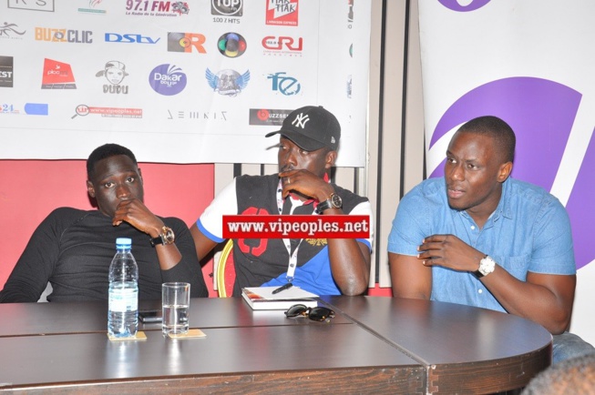 Les images de la conférence de presse de l'artiste Nigerien WIZKID à Dakar. Les images de la conférence de presse de l'artiste Nigerien WIZKID à Dakar.