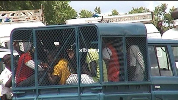 Viol collectif à Saré Yoba Diega : 7 élèves se relayent sur mère célibataire de 18 ans et se retrouvent en prison Viol collectif à Saré Yoba Diega : 7 élèves se relayent sur mère célibataire de 18 ans et se retrouvent en prison