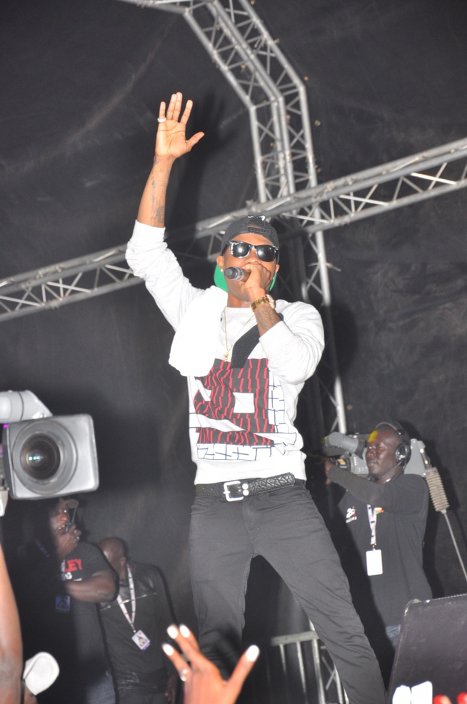 En images le concert du Nigérien WIZKID au monument de la renaissance. Regardez. En images le concert du Nigérien WIZKID au monument de la renaissance. Regardez.