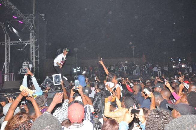 En images le concert du Nigérien WIZKID au monument de la renaissance. Regardez. En images le concert du Nigérien WIZKID au monument de la renaissance. Regardez.