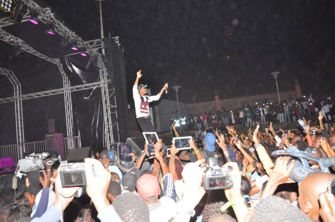 En images le concert du Nigérien WIZKID au monument de la renaissance. Regardez. En images le concert du Nigérien WIZKID au monument de la renaissance. Regardez.