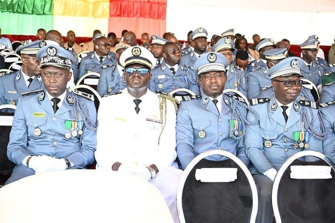 Photos / Cérémonie de sortie de la 40e promotion de l’Ecole des Douanes : 327 nouveaux agents intègrent les rangs Photos / Cérémonie de sortie de la 40e promotion de l’Ecole des Douanes : 327 nouveaux agents intègrent les rangs