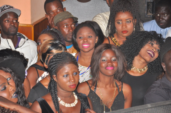 Soirée Fans Club: Pape Diouf pimente et explose la scéne du Ravin. Soirée Fans Club: Pape Diouf pimente et explose la scéne du Ravin.