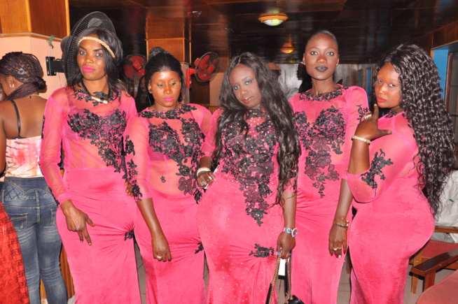 Soirée Fans Club: Pape Diouf pimente et explose la scéne du Ravin. Soirée Fans Club: Pape Diouf pimente et explose la scéne du Ravin.