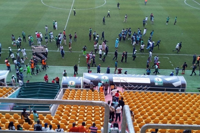 L’USO dénonce la « triste habitude » de violences des supporters de l’ASC Jaraaf et attend le rapport de la LSFP L’USO dénonce la « triste habitude » de violences des supporters de l’ASC Jaraaf et attend le rapport de la LSFP