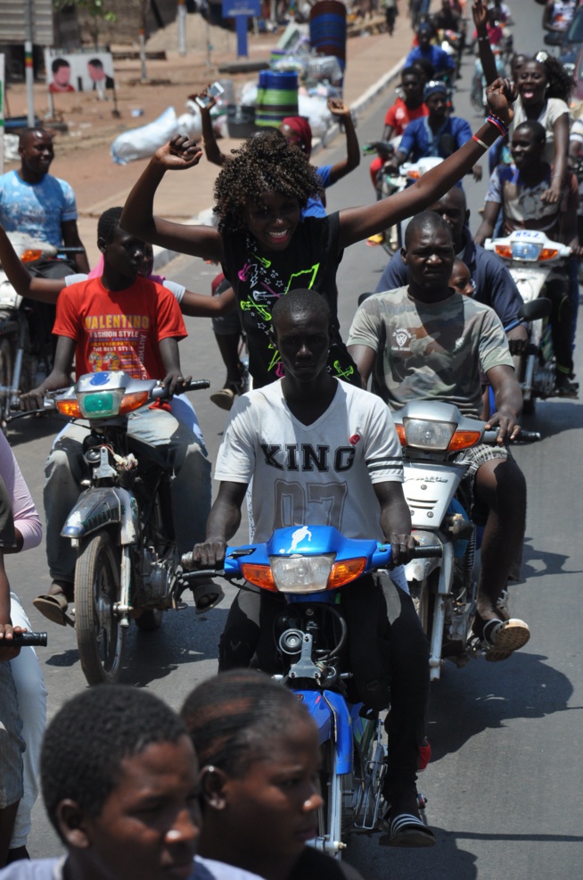 2eme journée de sa tournée nationale: Tamba réserve un accueill royal à Pape Diouf. Regardez 2eme journée de sa tournée nationale: Tamba réserve un accueill royal à Pape Diouf. Regardez
