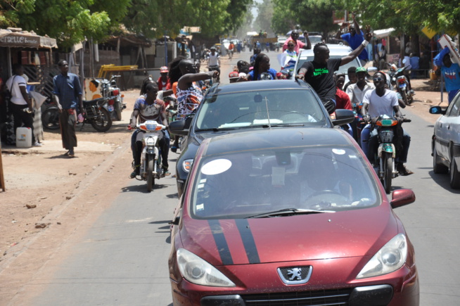 2eme journée de sa tournée nationale: Tamba réserve un accueill royal à Pape Diouf. Regardez 2eme journée de sa tournée nationale: Tamba réserve un accueill royal à Pape Diouf. Regardez