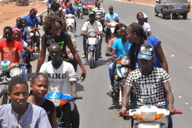 2eme journée de sa tournée nationale: Tamba réserve un accueill royal à Pape Diouf. Regardez 2eme journée de sa tournée nationale: Tamba réserve un accueill royal à Pape Diouf. Regardez