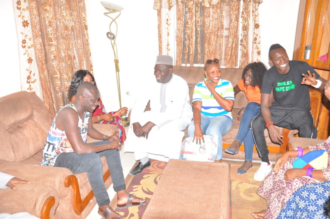 2eme journée de sa tournée nationale: Tamba réserve un accueill royal à Pape Diouf. Regardez 2eme journée de sa tournée nationale: Tamba réserve un accueill royal à Pape Diouf. Regardez