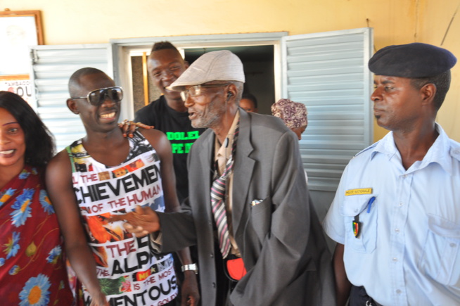 2eme journée de sa tournée nationale: Tamba réserve un accueill royal à Pape Diouf. Regardez 2eme journée de sa tournée nationale: Tamba réserve un accueill royal à Pape Diouf. Regardez