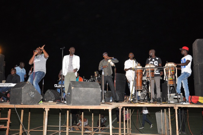 TOURNEE NATIONALE: Pape Diouf dompte la population de Tamba, le stade municipal au rytme de "Maalaw" TOURNEE NATIONALE: Pape Diouf dompte la population de Tamba, le stade municipal au rytme de "Maalaw"