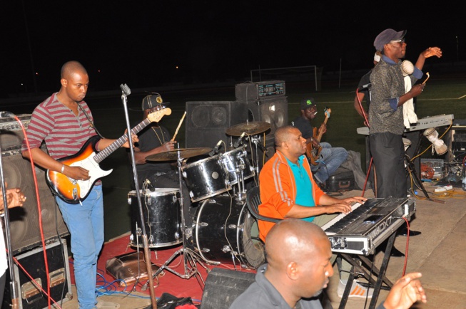 TOURNEE NATIONALE: Pape Diouf dompte la population de Tamba, le stade municipal au rytme de "Maalaw" TOURNEE NATIONALE: Pape Diouf dompte la population de Tamba, le stade municipal au rytme de "Maalaw"