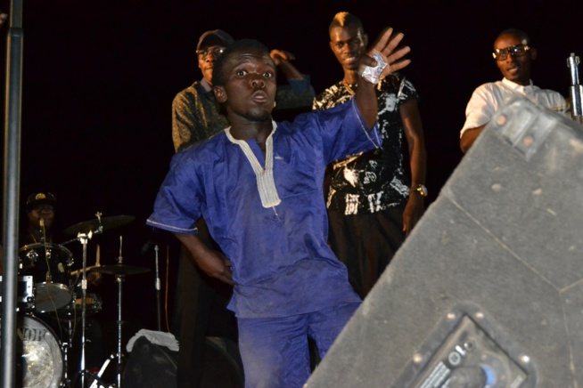 TOURNEE NATIONALE: Pape Diouf dompte la population de Tamba, le stade municipal au rytme de "Maalaw" TOURNEE NATIONALE: Pape Diouf dompte la population de Tamba, le stade municipal au rytme de "Maalaw"