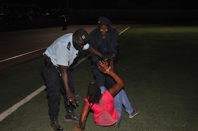 TAMBACOUNDA: Cette Fans incontournable saute sur son idole Pape Diouf et tombe dans le coma.