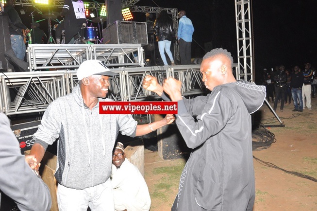 Le combat entre le manager de Pape Diouf , Laye Diouf et le Gambien Bay Babou. No coment! Le combat entre le manager de Pape Diouf , Laye Diouf et le Gambien Bay Babou. No coment!