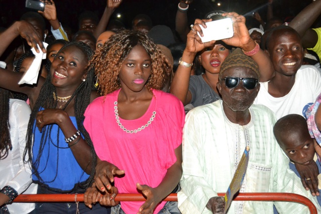 TOURNEE NATIONAL: Pape Diouf a l'assaut des Kaolackois avec la troupe " rirou tribunal". Regardez le big concert explosif TOURNEE NATIONAL: Pape Diouf a l'assaut des Kaolackois avec la troupe " rirou tribunal". Regardez le big concert explosif