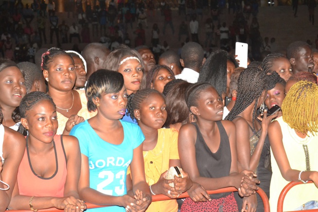 TOURNEE NATIONAL: Pape Diouf a l'assaut des Kaolackois avec la troupe " rirou tribunal". Regardez le big concert explosif TOURNEE NATIONAL: Pape Diouf a l'assaut des Kaolackois avec la troupe " rirou tribunal". Regardez le big concert explosif