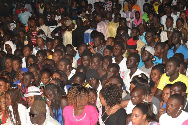 TOURNEE NATIONAL: Pape Diouf a l'assaut des Kaolackois avec la troupe " rirou tribunal". Regardez le big concert explosif TOURNEE NATIONAL: Pape Diouf a l'assaut des Kaolackois avec la troupe " rirou tribunal". Regardez le big concert explosif