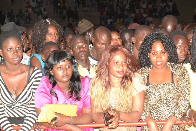 TOURNEE NATIONAL: Pape Diouf a l'assaut des Kaolackois avec la troupe " rirou tribunal". Regardez le big concert explosif TOURNEE NATIONAL: Pape Diouf a l'assaut des Kaolackois avec la troupe " rirou tribunal". Regardez le big concert explosif