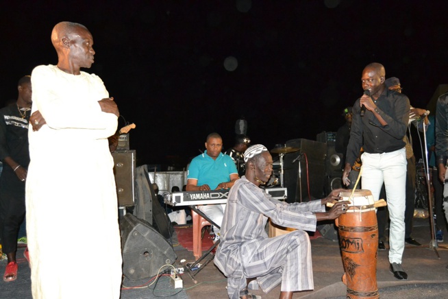 TOURNEE NATIONAL: Pape Diouf a l'assaut des Kaolackois avec la troupe " rirou tribunal". Regardez le big concert explosif TOURNEE NATIONAL: Pape Diouf a l'assaut des Kaolackois avec la troupe " rirou tribunal". Regardez le big concert explosif