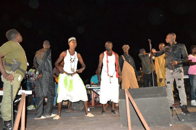 TOURNEE NATIONAL: Pape Diouf a l'assaut des Kaolackois avec la troupe " rirou tribunal". Regardez le big concert explosif TOURNEE NATIONAL: Pape Diouf a l'assaut des Kaolackois avec la troupe " rirou tribunal". Regardez le big concert explosif