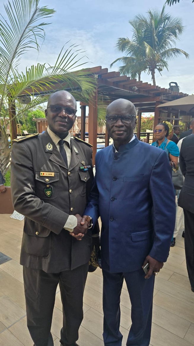 Oumar Pène honoré par les Armées : un hommage national à l’artiste du civisme et de la paix Oumar Pène honoré par les Armées : un hommage national à l’artiste du civisme et de la paix
