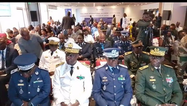 Oumar Pène honoré par les Armées : un hommage national à l’artiste du civisme et de la paix