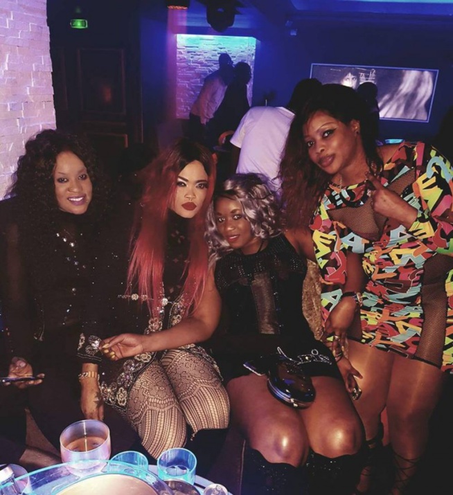 Les images hot de la soirée de l’indépendance à Paris avec Déesse Major, Ndeye Gueye, Mame Goor… Les images hot de la soirée de l’indépendance à Paris avec Déesse Major, Ndeye Gueye, Mame Goor…