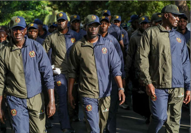 Photos / Au rythme des pas et sous le drapeau national : le Président Bassirou Diomaye Faye et les Forces armées ont célébré une matinée de cohésion et de résilience Photos / Au rythme des pas et sous le drapeau national : le Président Bassirou Diomaye Faye et les Forces armées ont célébré une matinée de cohésion et de résilience