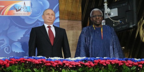 Pour services rendus à l'athlétisme russe: Lamine et Papa Massata Diack décorés par le Président Vladimir Poutine Pour services rendus à l'athlétisme russe: Lamine et Papa Massata Diack décorés par le Président Vladimir Poutine