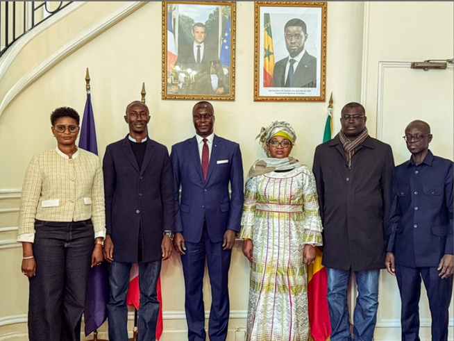 Visite d’une délégation de la DER/FJ à l’ambassade du Sénégal à Paris