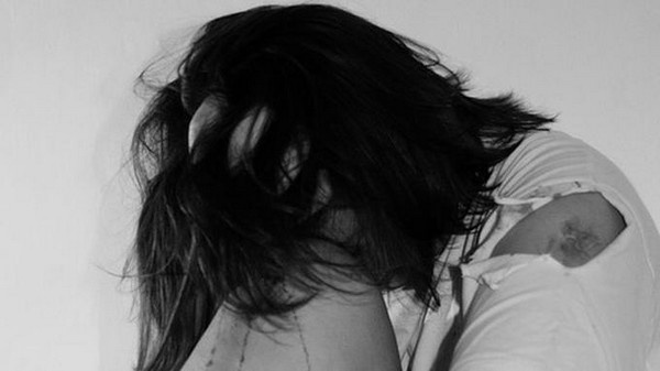 Une jeune fille de 16 ans victime de viol suivi de grossesse: "Mon professeur m'a demandé de coucher avec lui, au risque de retenir ses notes de français" Une jeune fille de 16 ans victime de viol suivi de grossesse: "Mon professeur m'a demandé de coucher avec lui, au risque de retenir ses notes de français"