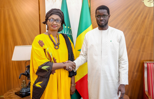 Le Président reçoit la ministre malienne des Transports et le Comité des ministres de l’Asecna Le Président reçoit la ministre malienne des Transports et le Comité des ministres de l’Asecna