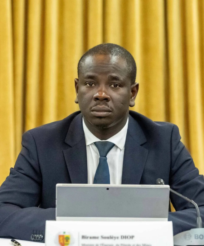 Appels d’offres publics : Des entreprises sénégalaises quittent le pays sans payer salaires ni impôts, selon le ministre Birame Soulèye Diop Appels d’offres publics : Des entreprises sénégalaises quittent le pays sans payer salaires ni impôts, selon le ministre Birame Soulèye Diop