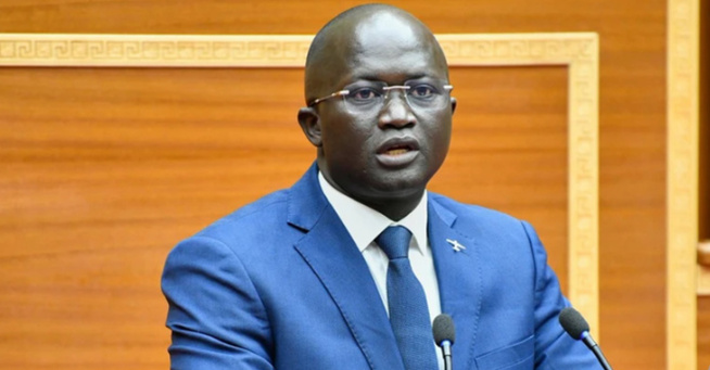 Yankhoba Diémé annonce l’arrivée de nouveaux taxis et bus au gaz et détaille les réformes en cours