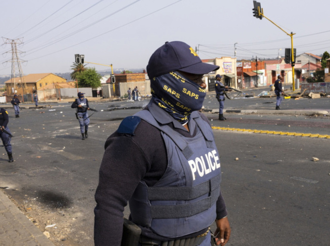 Tirs dans un foyer de travailleurs en Afrique du Sud: onze morts Tirs dans un foyer de travailleurs en Afrique du Sud: onze morts