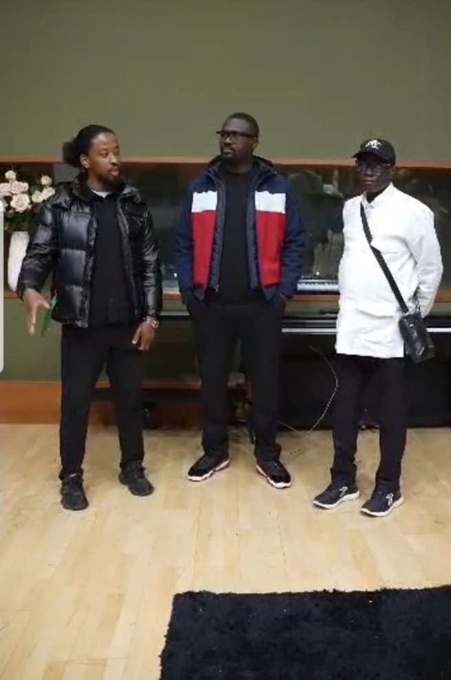 Omar Pen à Paris chez H24 pour son album dédié aux Forces Armées Omar Pen à Paris chez H24 pour son album dédié aux Forces Armées