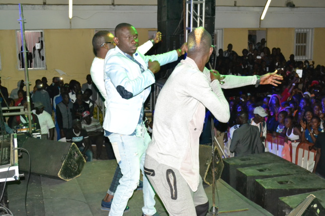 Concert explosif à la Cité Claudel Pape Diouf ravit la vedette et chauffe les étudiantes.