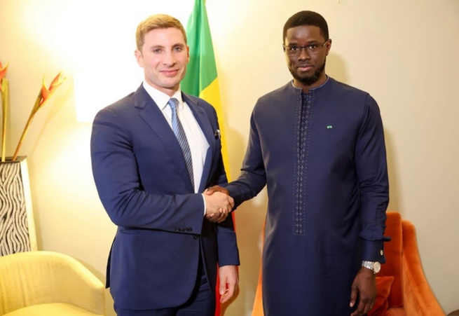 Coopération Sénégal–États-Unis : Bassirou Diomaye Faye échange avec le Sous-secrétaire d’État Jacob Helberg, à Abidjan Coopération Sénégal–États-Unis : Bassirou Diomaye Faye échange avec le Sous-secrétaire d’État Jacob Helberg, à Abidjan