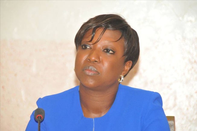 Viviane Bampassy : "Nous travaillons pour avoir un nouveau système de rémunération des agents de l'Etat" Viviane Bampassy : "Nous travaillons pour avoir un nouveau système de rémunération des agents de l'Etat"
