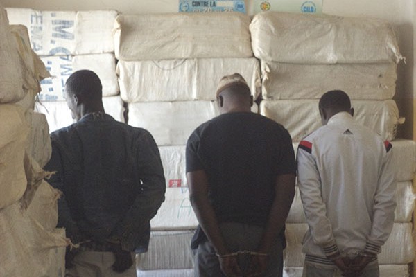Touba : Cinq individus arrêtés avec de la drogue à quelques mètres du domicile du Khalife Touba : Cinq individus arrêtés avec de la drogue à quelques mètres du domicile du Khalife