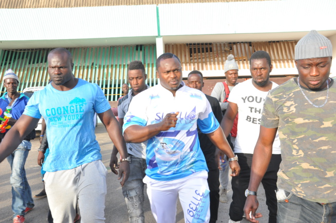 Les images du face to face Gris Bordeau vs Modou Lo: Un combat organisé par PAF PRODUCTION.