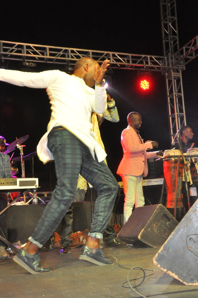 En intégralité du concert explosif de Pape Diouf chez les étudiantes de la cité Claudel. Regardez En intégralité du concert explosif de Pape Diouf chez les étudiantes de la cité Claudel. Regardez