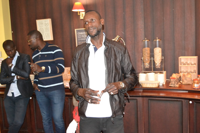 Sur la route de Berçy avec Waly Seck le 04 Juin: Arrivé des acteurs de la série "Wiri Wiri" à Paris pour rallier Marseille avec Waly dans ma ville. Regardez. Sur la route de Berçy avec Waly Seck le 04 Juin: Arrivé des acteurs de la série "Wiri Wiri" à Paris pour rallier Marseille avec Waly dans ma ville. Regardez.