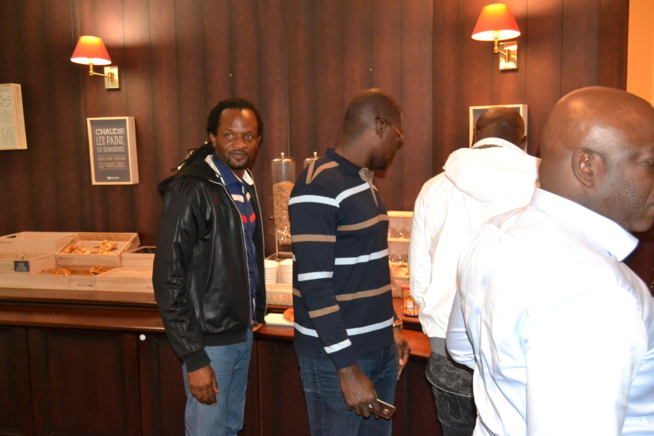 Sur la route de Berçy avec Waly Seck le 04 Juin: Arrivé des acteurs de la série "Wiri Wiri" à Paris pour rallier Marseille avec Waly dans ma ville. Regardez. Sur la route de Berçy avec Waly Seck le 04 Juin: Arrivé des acteurs de la série "Wiri Wiri" à Paris pour rallier Marseille avec Waly dans ma ville. Regardez.