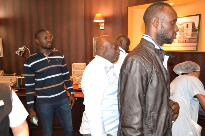 Sur la route de Berçy avec Waly Seck le 04 Juin: Arrivé des acteurs de la série "Wiri Wiri" à Paris pour rallier Marseille avec Waly dans ma ville. Regardez. Sur la route de Berçy avec Waly Seck le 04 Juin: Arrivé des acteurs de la série "Wiri Wiri" à Paris pour rallier Marseille avec Waly dans ma ville. Regardez.