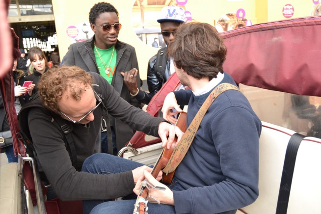 Les images de la caravane Waly dans ma ville sur la route de Berçy à la gare de Lyon destination Marseille. Les images de la caravane Waly dans ma ville sur la route de Berçy à la gare de Lyon destination Marseille.
