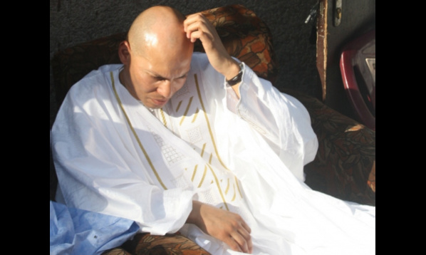 Du fond de sa cellule, Karim Wade peut passer la journée de ce dimanche à dire "amen" : les femmes du Pds sont en mode de récital de Coran, en sa faveur Du fond de sa cellule, Karim Wade peut passer la journée de ce dimanche à dire "amen" : les femmes du Pds sont en mode de récital de Coran, en sa faveur