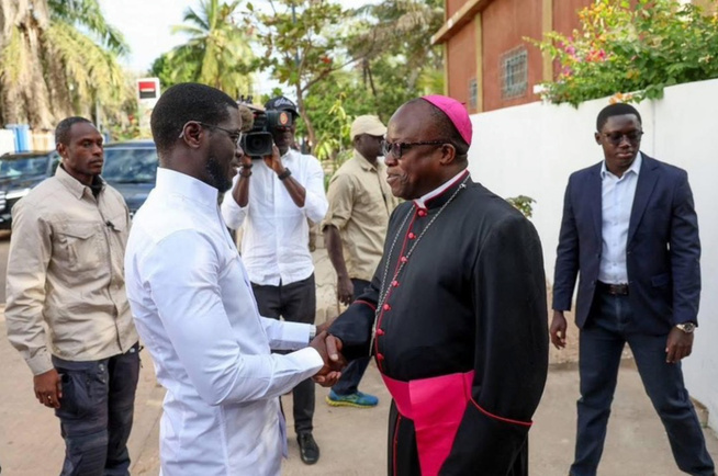 Veille de la fête de la Nativité : Le président de la République a effectué une visite de courtoisie à l’évêque de Ziguinchor, Jean-Baptiste Valter Manga